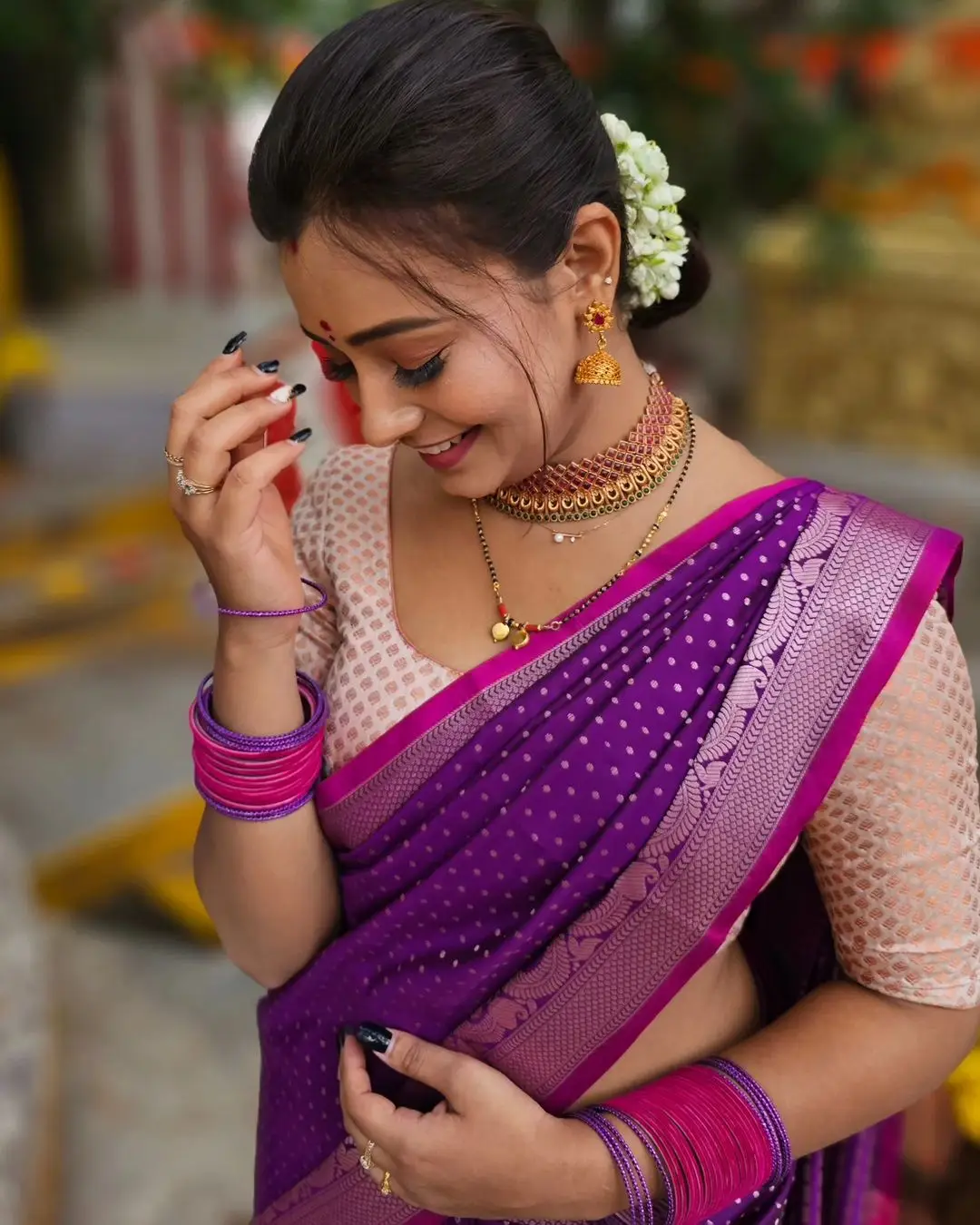 Deepa Jagadeesh Wearing Beautiful Earrings Jewellery Violet Saree Pink Blouse